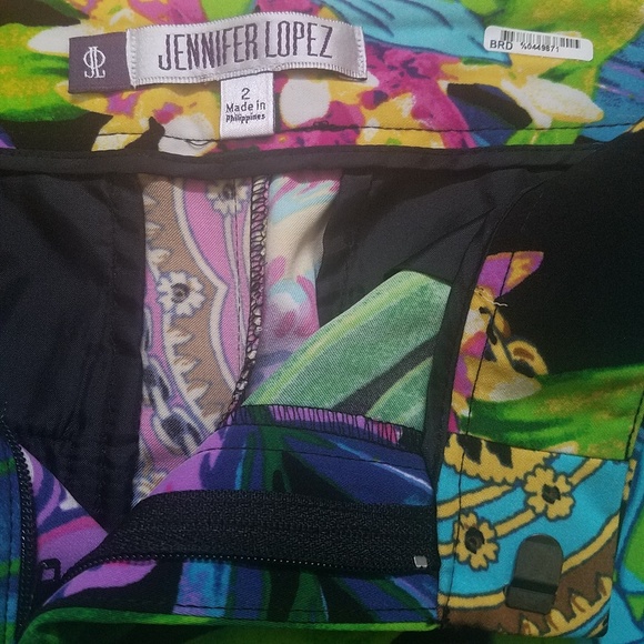 🌿Jennifer Lopez Tropical Shorts - Picture 3 of 3